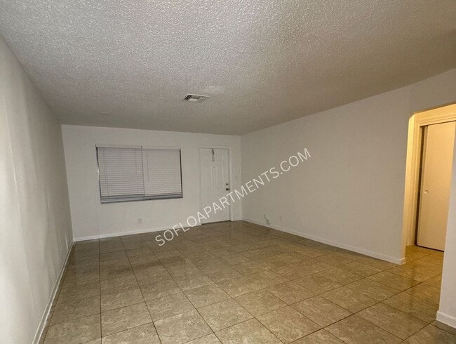 3600 Riverside Dr in Coral Springs, FL - Building Photo - Building Photo