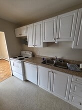 1061 Queen's Blvd in Kitchener, ON - Building Photo - Building Photo