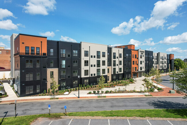 Stadium Row Apartments in Lancaster, PA - Building Photo - Building Photo