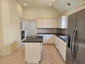 4515 Oak Valley Dr in Missouri City, TX - Building Photo - Building Photo