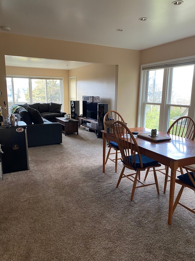 1604 Lakeview Blvd E in Seattle, WA - Foto de edificio - Building Photo