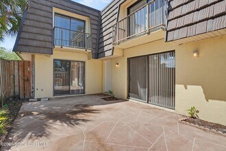 3915 Vista Oaks Cir NE in Palm Bay, FL - Foto de edificio - Building Photo