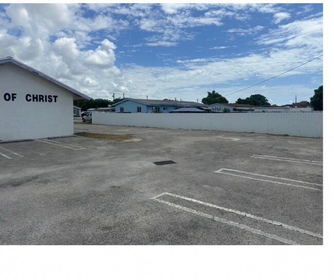 18301 SW 107th Ave in Miami, FL - Building Photo - Building Photo