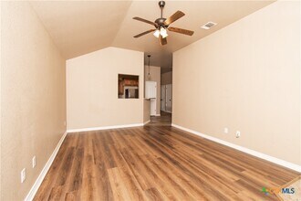402 Sladecek Dr in Killeen, TX - Building Photo - Building Photo