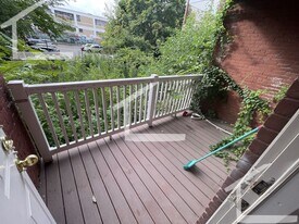 16 Pompeii St in Boston, MA - Building Photo