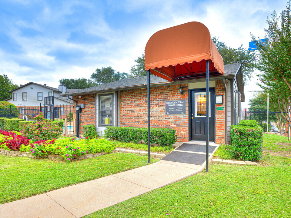 Chisholm Trail Townhomes in Fort Worth, TX - Foto de edificio