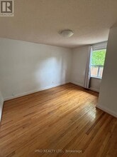 8 Northridge Ave in Toronto, ON - Building Photo - Building Photo
