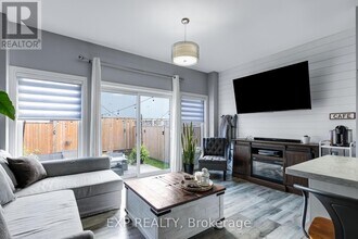 688 Dunn Ave in Hamilton, ON - Building Photo - Building Photo