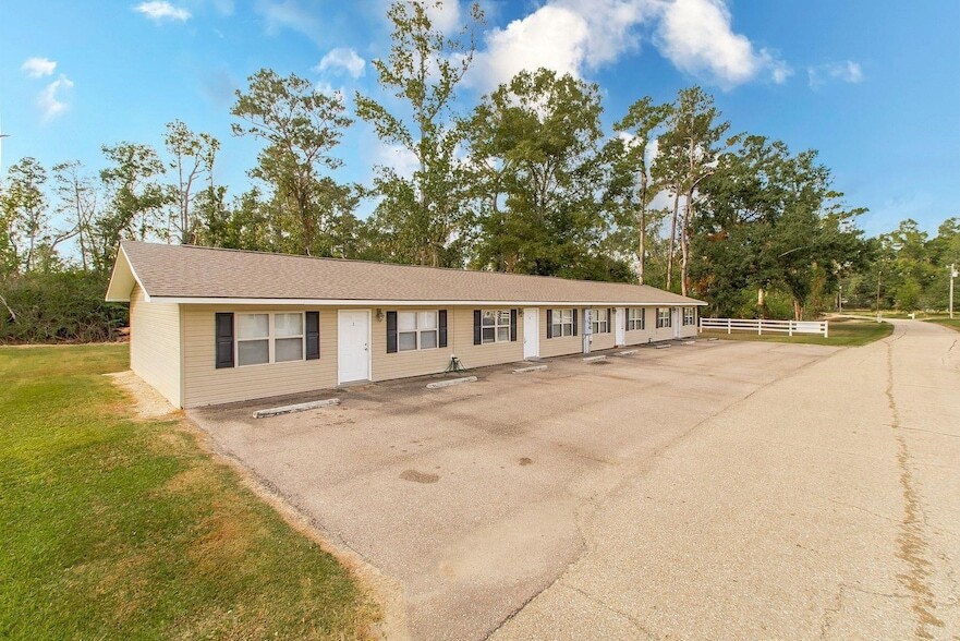 27859 Frindik Ln, Unit 0523 in Hammond, LA - Building Photo