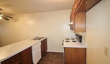 122 Country Bend in Duncanville, TX - Building Photo - Building Photo