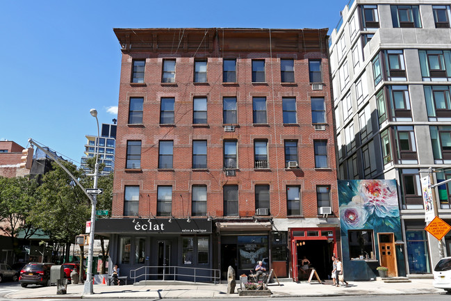 203 Tenth Ave in New York, NY - Foto de edificio - Building Photo