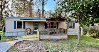 111 Lakeside Woods Dr in Pointblank, TX - Building Photo