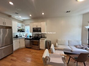 6 Gilmore St, Unit 2 in Cambridge, MA - Foto de edificio - Building Photo