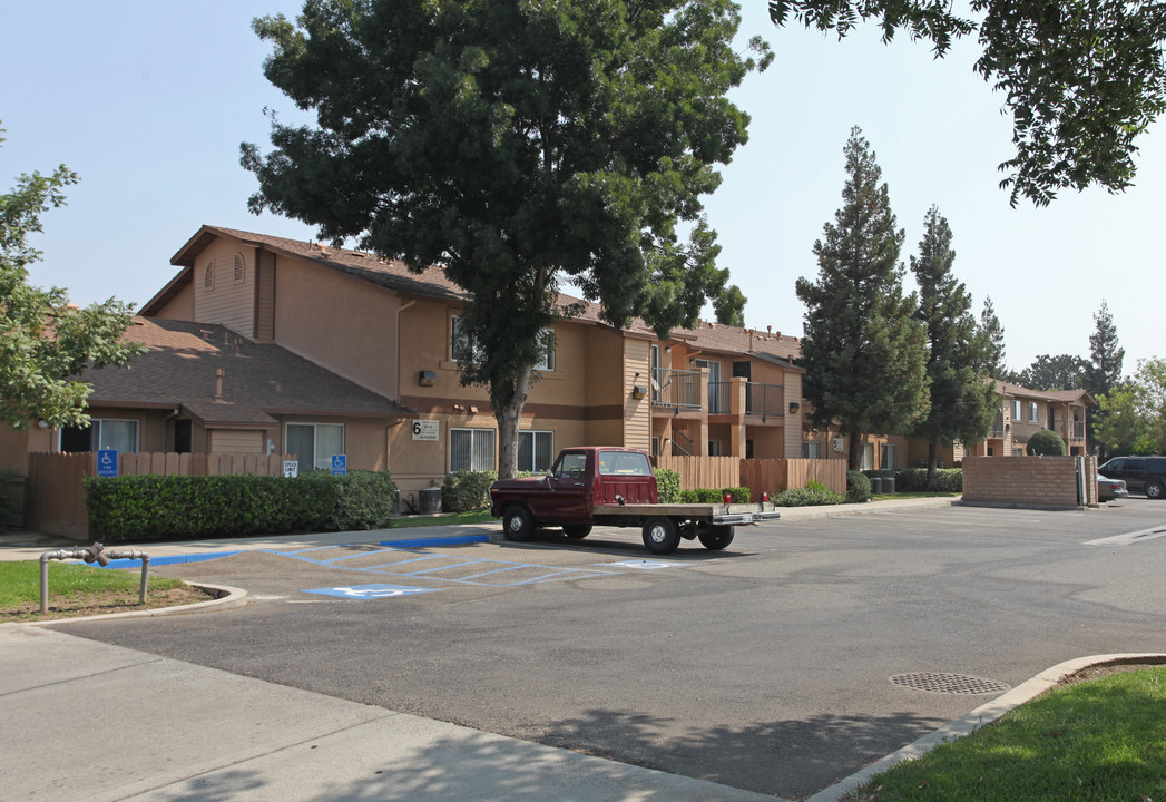 Western Heights Apartments in Waterford, CA - Building Photo