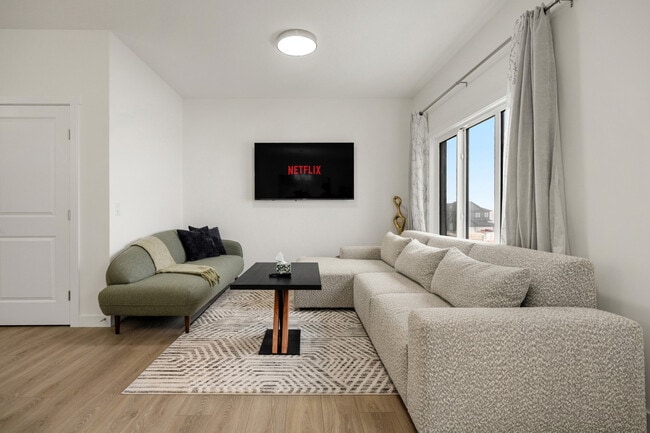 property at 28 Heritage Mnr