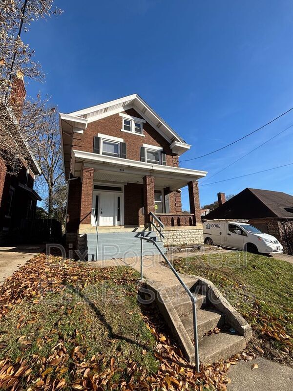 810 Sunset Ave in Cincinnati, OH - Building Photo - Building Photo