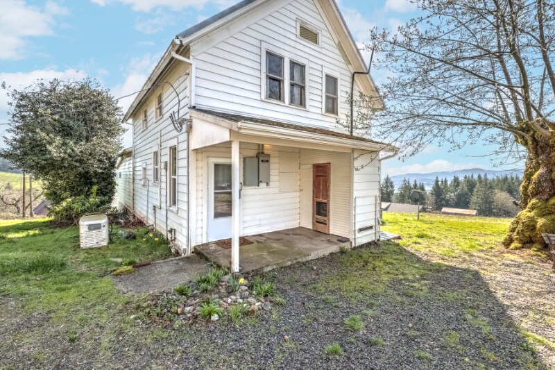 47400 NW David Hill Rd in Forest Grove, OR - Building Photo