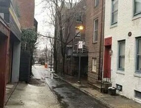 2423 Manning St in Philadelphia, PA - Building Photo - Building Photo