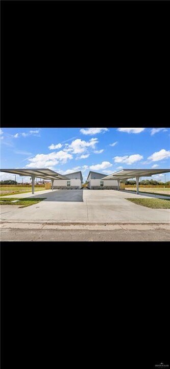 1623 Playa Dr in Weslaco, TX - Building Photo