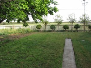 15573 E Milton Rd in Linden, CA - Building Photo - Building Photo