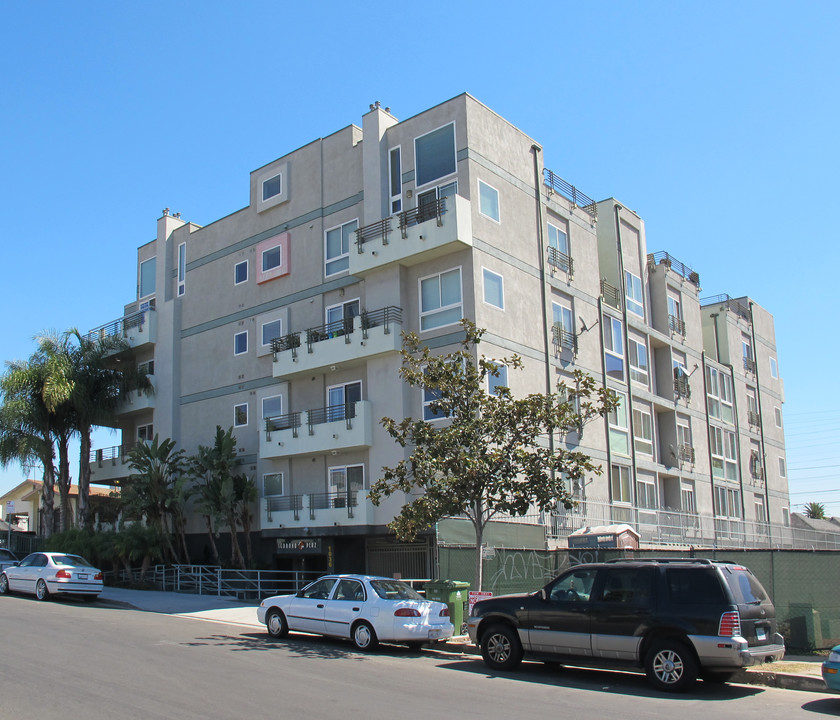 1036 S Serrano Ave in Los Angeles, CA - Foto de edificio