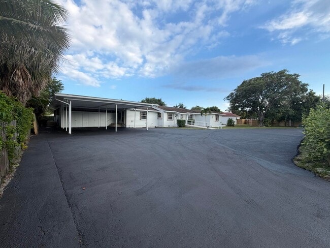 property at 202 Palm Ct