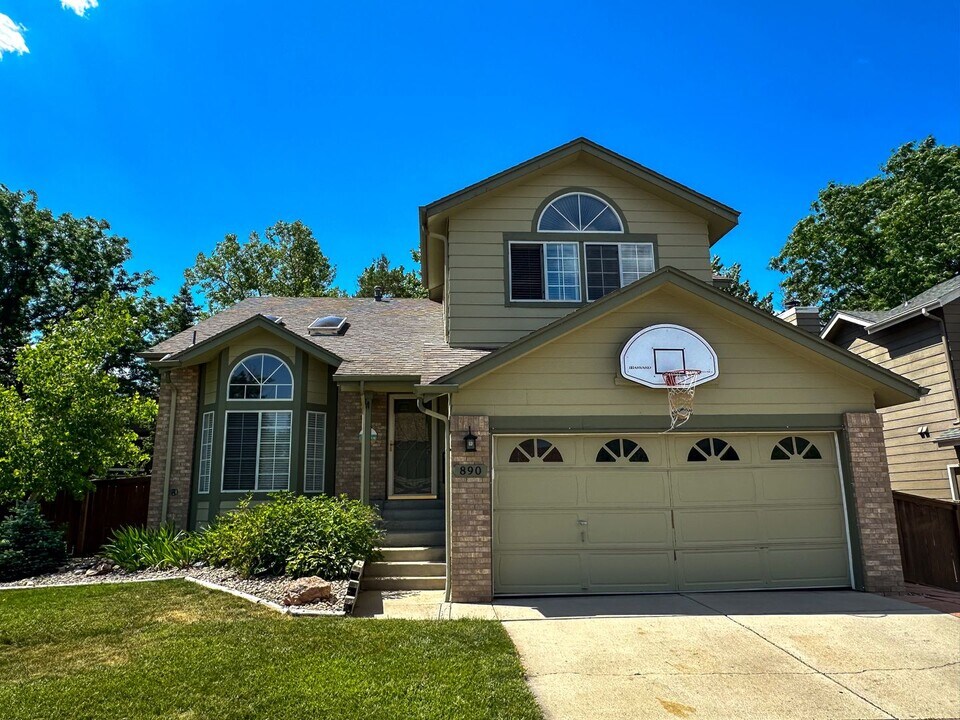 890 Garden Dr in Littleton, CO - Building Photo