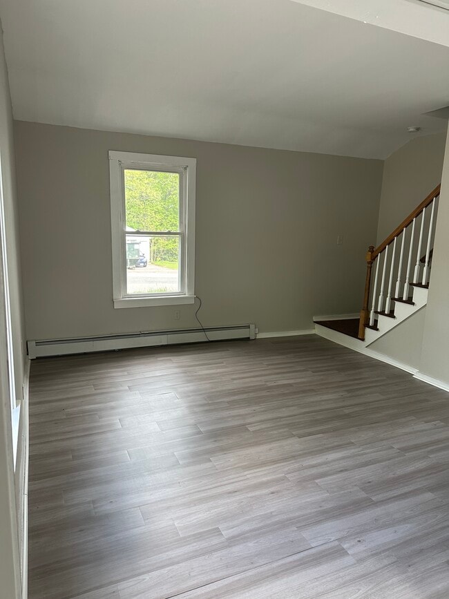 22 Brendan St, Unit 1 in Stafford Springs, CT - Foto de edificio - Building Photo
