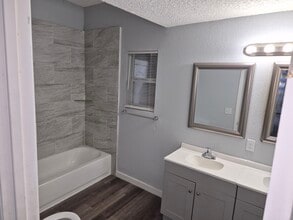 211 E 17th St in Jacksonville, FL - Foto de edificio - Building Photo