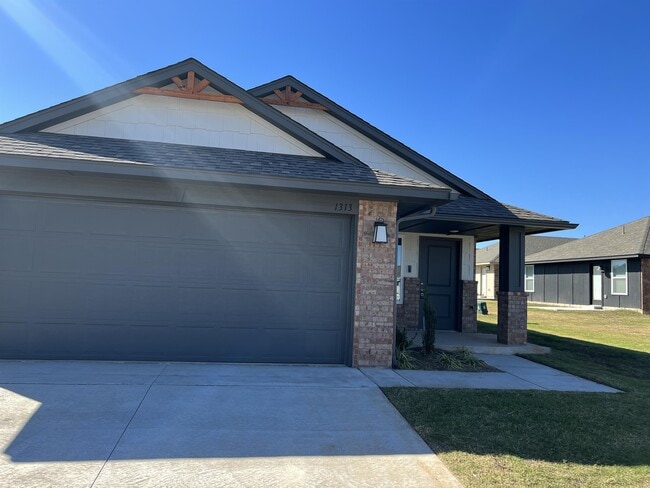 1313 Sycamore Cir in Yukon, OK - Building Photo - Building Photo