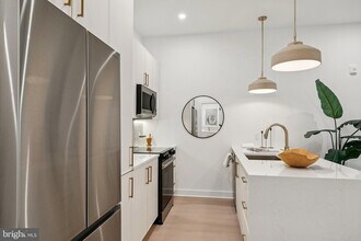 30 W Allens Ln, Unit 217 in Philadelphia, PA - Foto de edificio - Building Photo