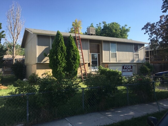 3359 Hillsboro Dr