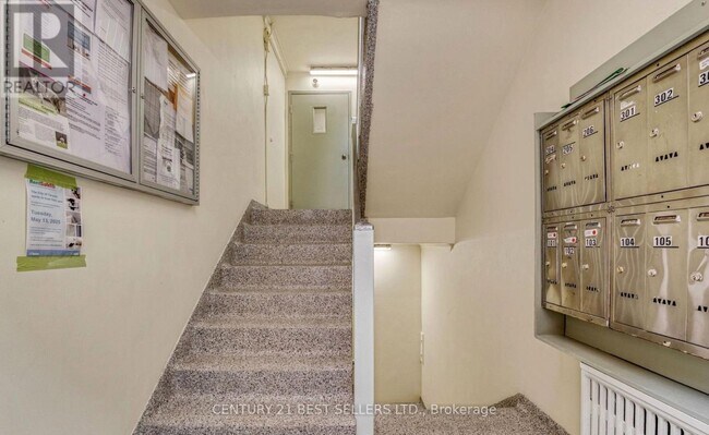 990 O'Connor Dr in Toronto, ON - Building Photo - Building Photo