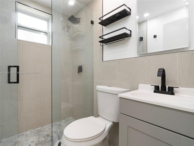 582 NE 71st St-Unit -582 in Miami, FL - Building Photo - Building Photo
