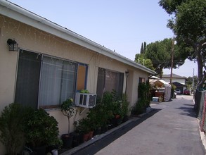 216 N Dalton Ave in Azusa, CA - Foto de edificio - Building Photo