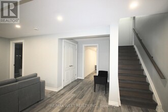 150 Valley Vista Dr in Vaughan, ON - Building Photo - Building Photo