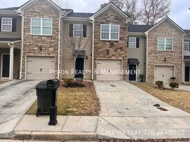 8319 Triple Crown Dr in Douglasville, GA - Building Photo