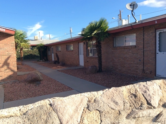 College Heights in Las Cruces, NM - Building Photo