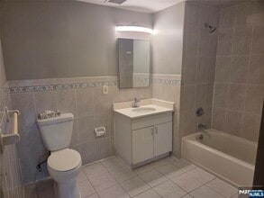 2401 Bergenline Ave in Union City, NJ - Building Photo - Building Photo