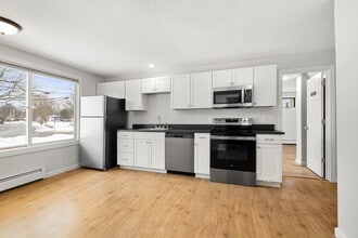 137 Sandy Bottom Rd in Coventry, RI - Foto de edificio - Building Photo