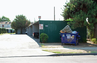 1244 N Millbrook Ave in Fresno, CA - Building Photo - Building Photo