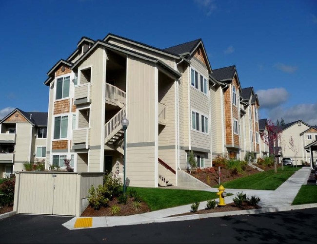 Summerwind Apartments in Kelso, WA - Building Photo - Building Photo