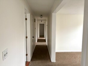 337 Village St in Millis-Clicquot, MA - Foto de edificio - Building Photo