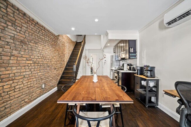 323 E 78th St in New York, NY - Building Photo - Building Photo