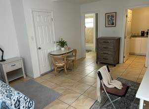 1219 NW 14th Ct, Unit 1219 in Fort Lauderdale, FL - Foto de edificio - Building Photo