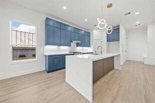 4323 Rogers St in Houston, TX - Building Photo