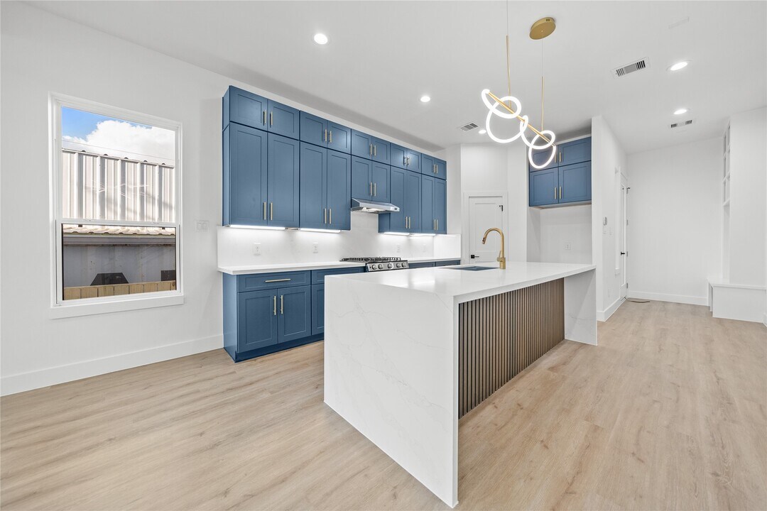 4323 Rogers St in Houston, TX - Building Photo