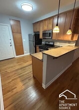 2340 W Granville Ave, Unit 1 in Chicago, IL - Foto de edificio - Building Photo