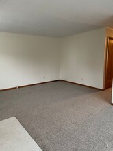 156 S Chester St, Unit 156 S. Chester St. in West Jefferson, OH - Building Photo - Building Photo