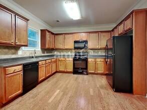 1002 Gather Dr in Lawrenceville, GA - Foto de edificio - Building Photo